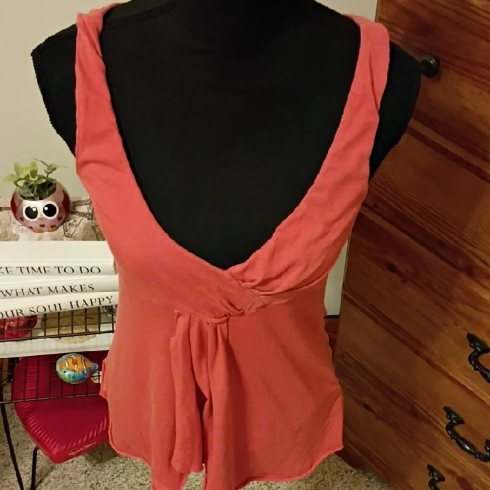 OGLE Women's Coral Tank Top Flowy And Light. Super Cute Like New. - Picture 2 of 6